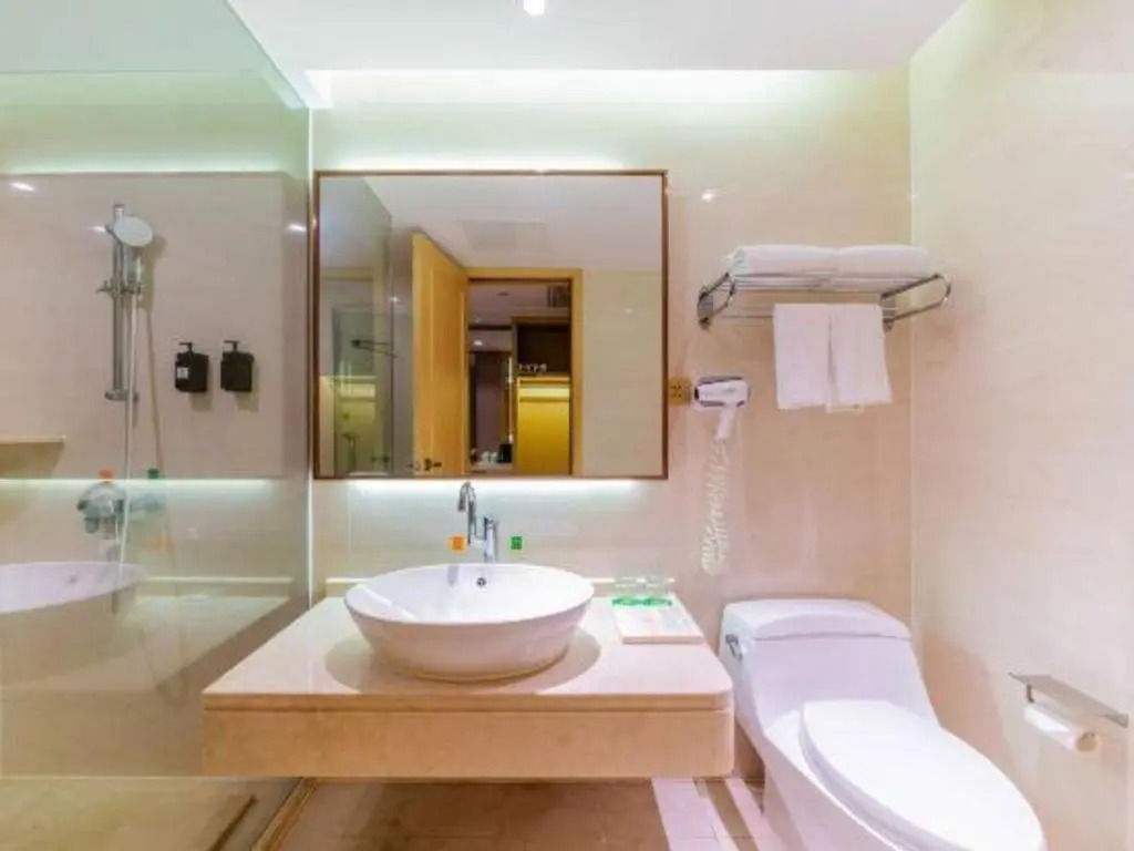 Vienna Hotel Guangdong Zhongshan Xiaolan High-Speed Railway Station