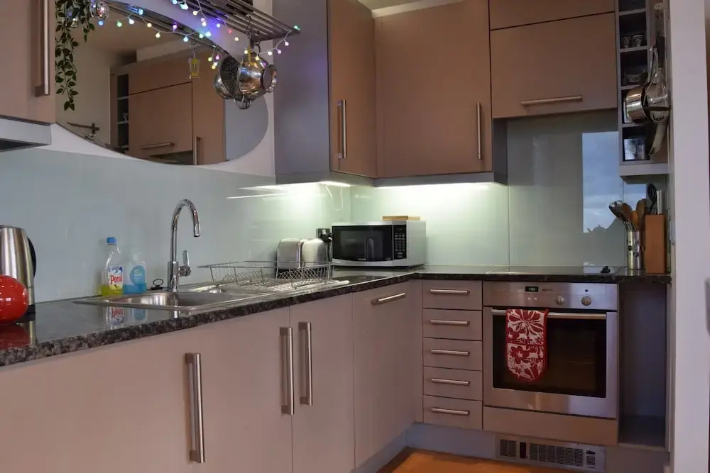 City Views 1 Bedroom Apartment in Shadwell