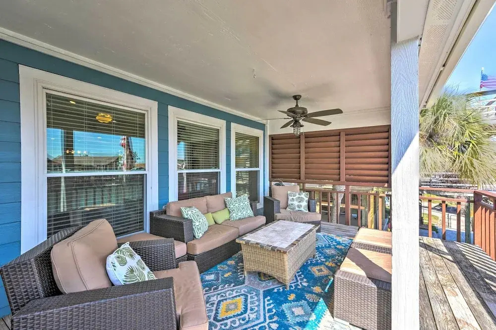 Jamaica Beach Waterfront Getaway: Kayaks & Dock!