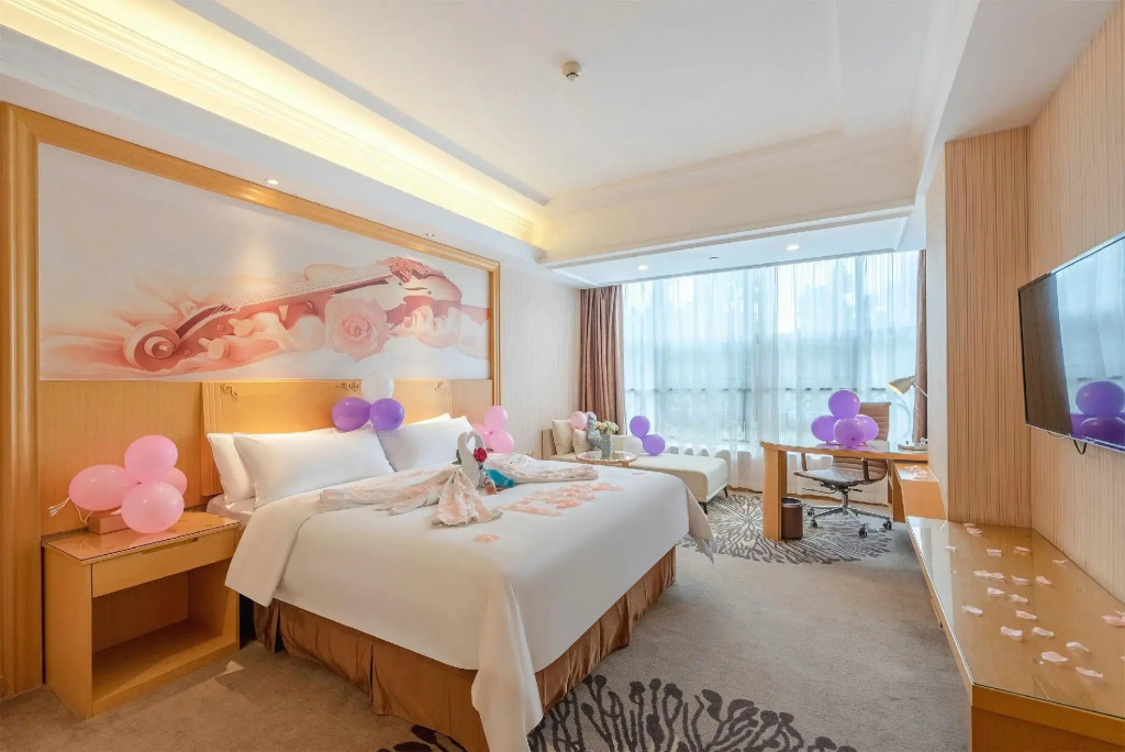 Vienna Hotel(Guangzhou North Railway Station Huaguoshan Subway Station Store)