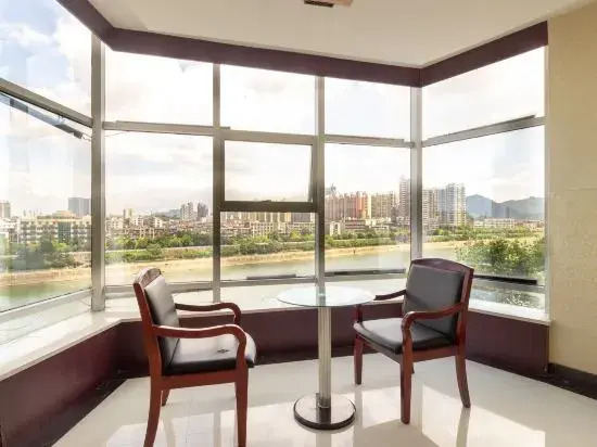Binjiang Holiday Hotel
