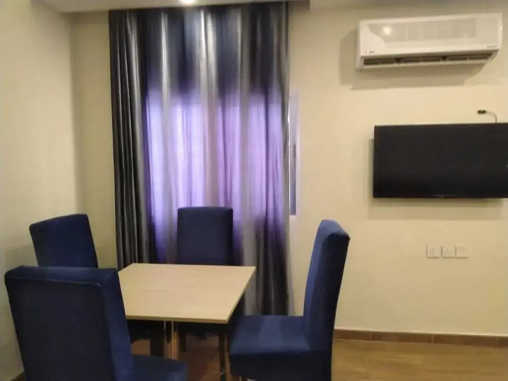 Neat Two Bedroom Apartment Close City