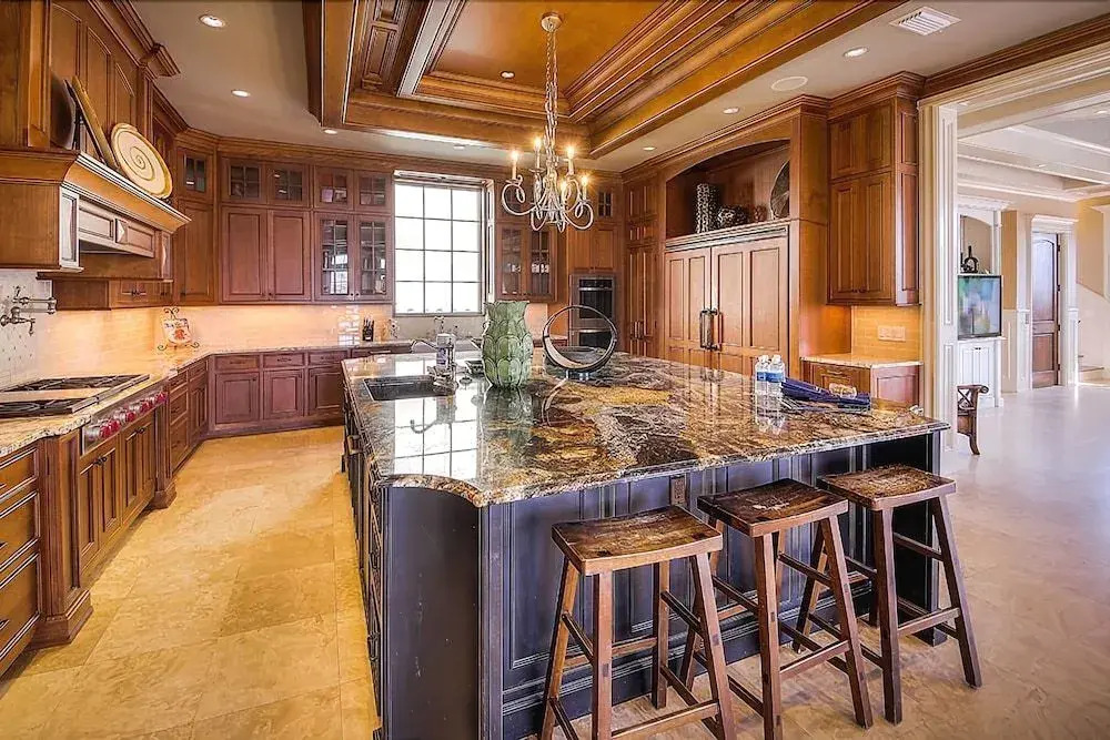 Gigglin Marlin 7 Bedroom Holiday Home by Five Star Properties