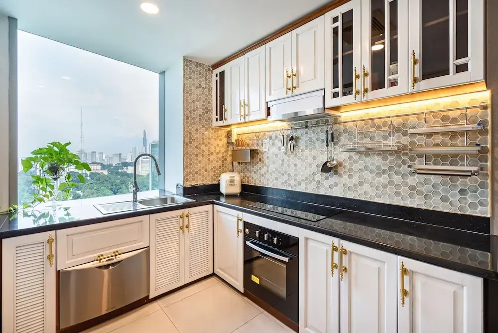 Saigon Suites Collection by Idg in D1