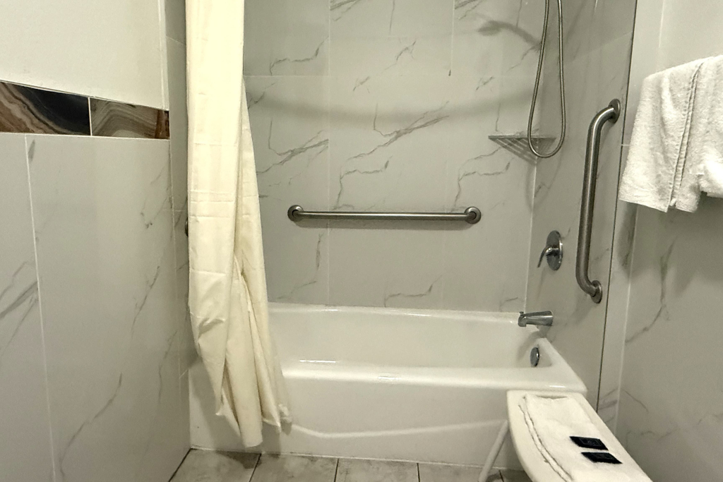 Hotel O Regency Suites Houston - IAH Beltway 8