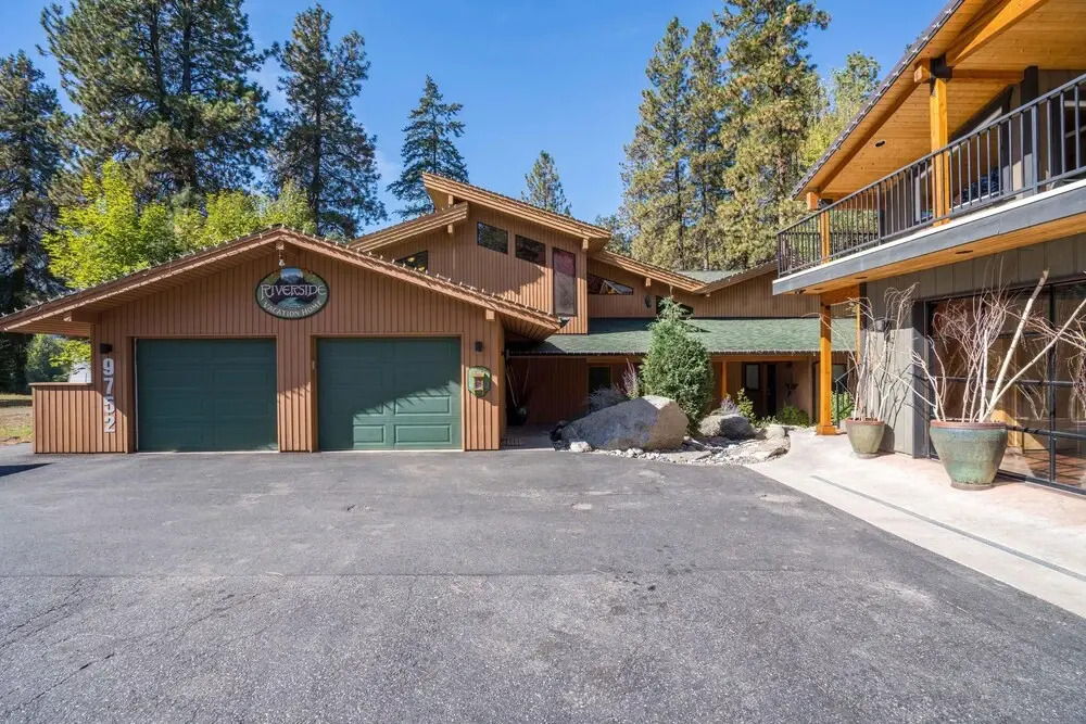 Riverside Lodge
