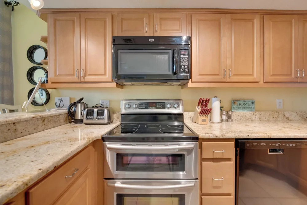 Waterfront Hudson Condo w/ Amenity Access!