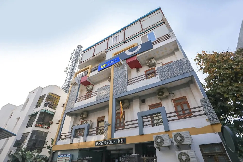 FabHotel Pranjul Inn