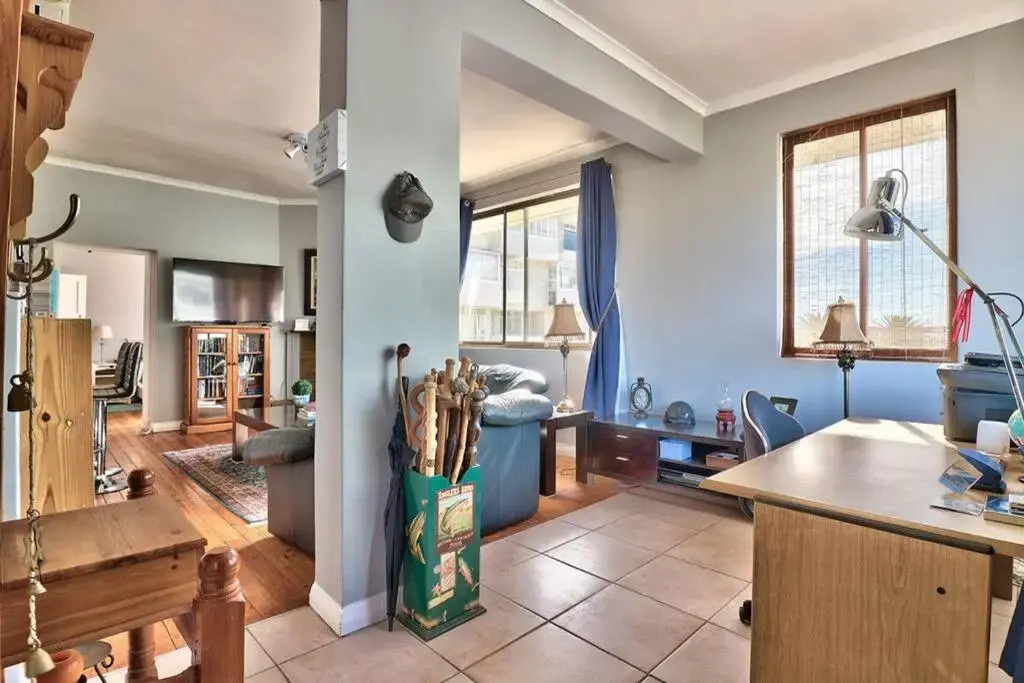 Sunny Apartment in SEA POINT right by PROMENADE