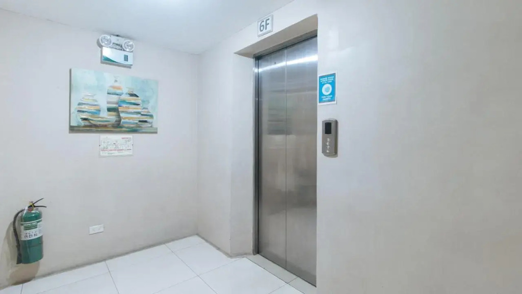RedDoorz Plus @ Buendia Ave Makati
