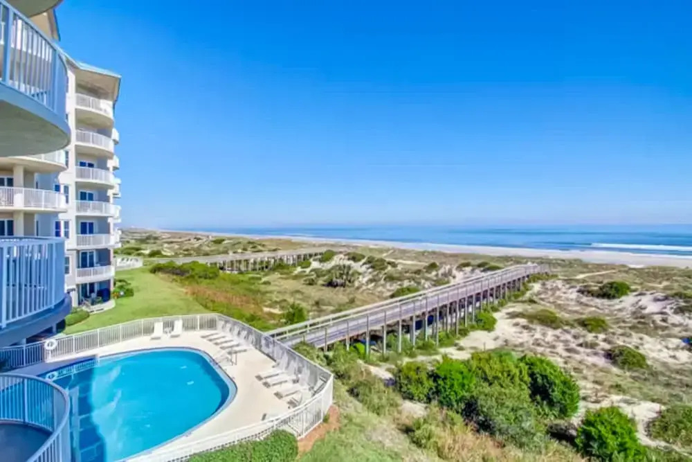 Beautiful Oceanfront Getaway W/shared Pool, Central AC, Elevator, & W/D