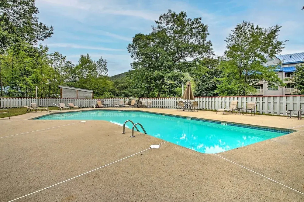 Lincoln Condo w/ Resort Amenities & Mountain Views