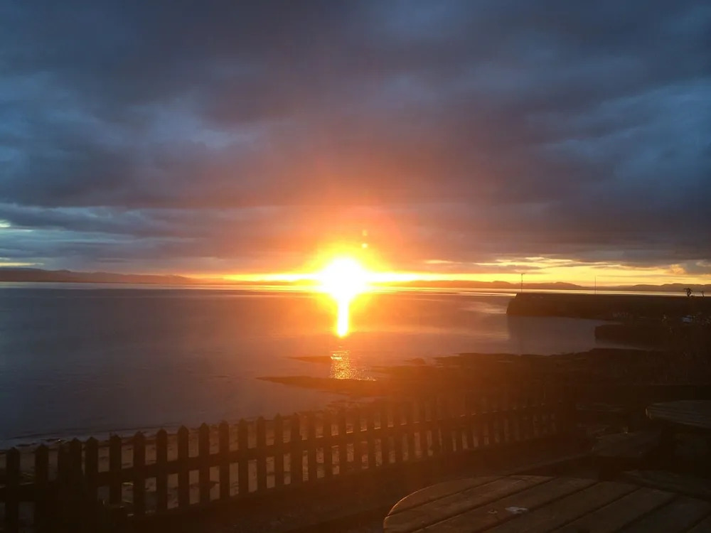 Petfriendly-beachfront-sunsetfacingsunporch-garden