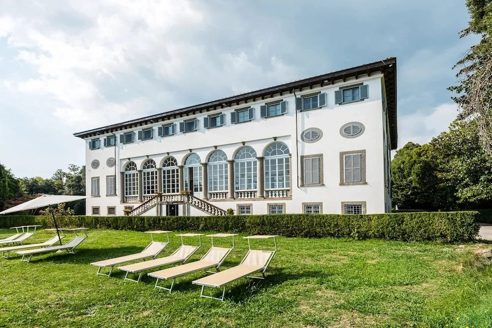 Caravaggio Deluxe Apartment Villa Guinigi