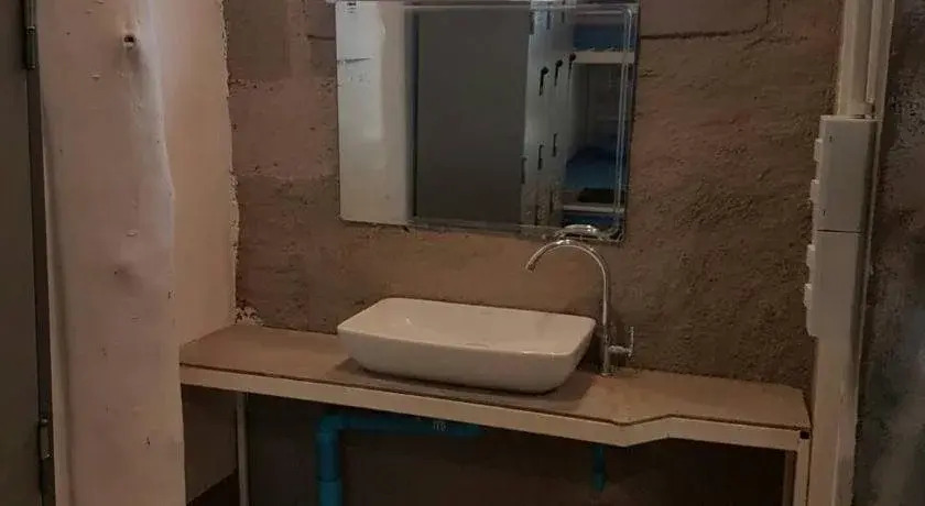 Shut Eye Party Hostel - Adults Only