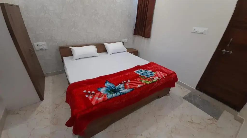 Hotel Sunstays Oppsite Bus stand