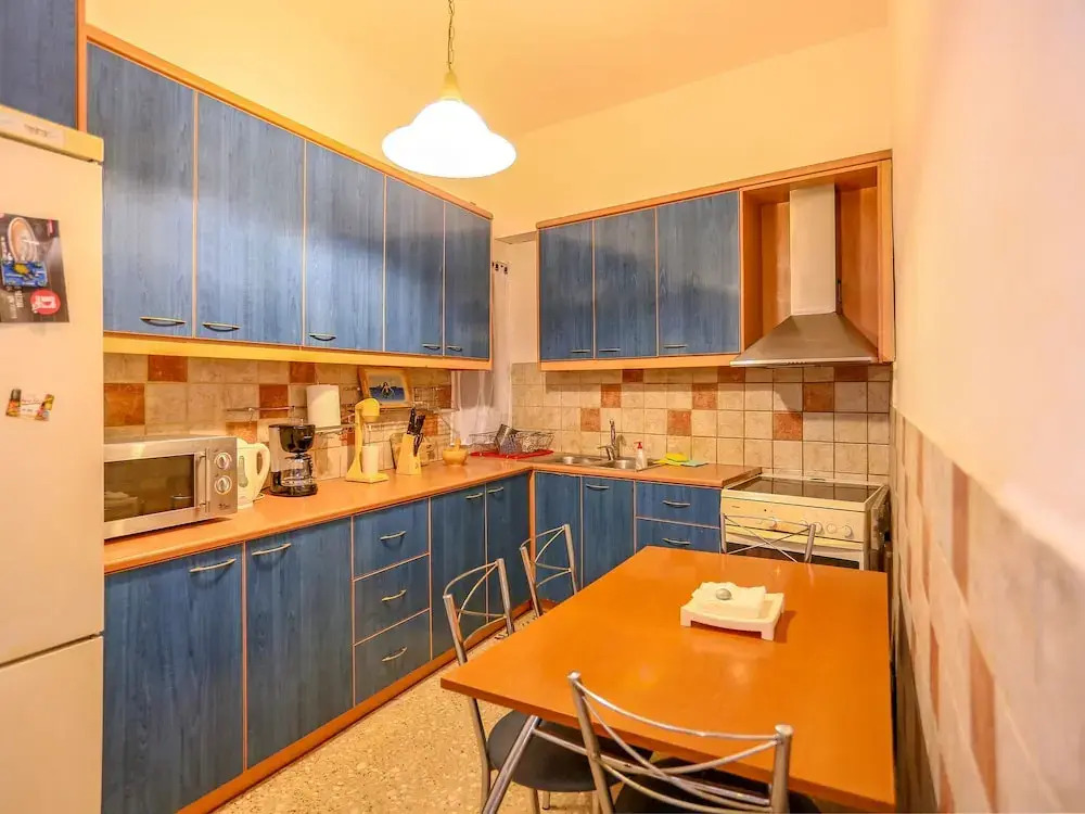 Cozy Apartment in Athens near Aghios Ioannis Subway Station