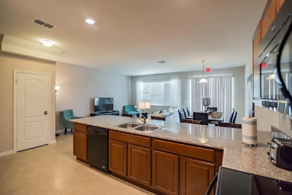 5133 Compass Bay