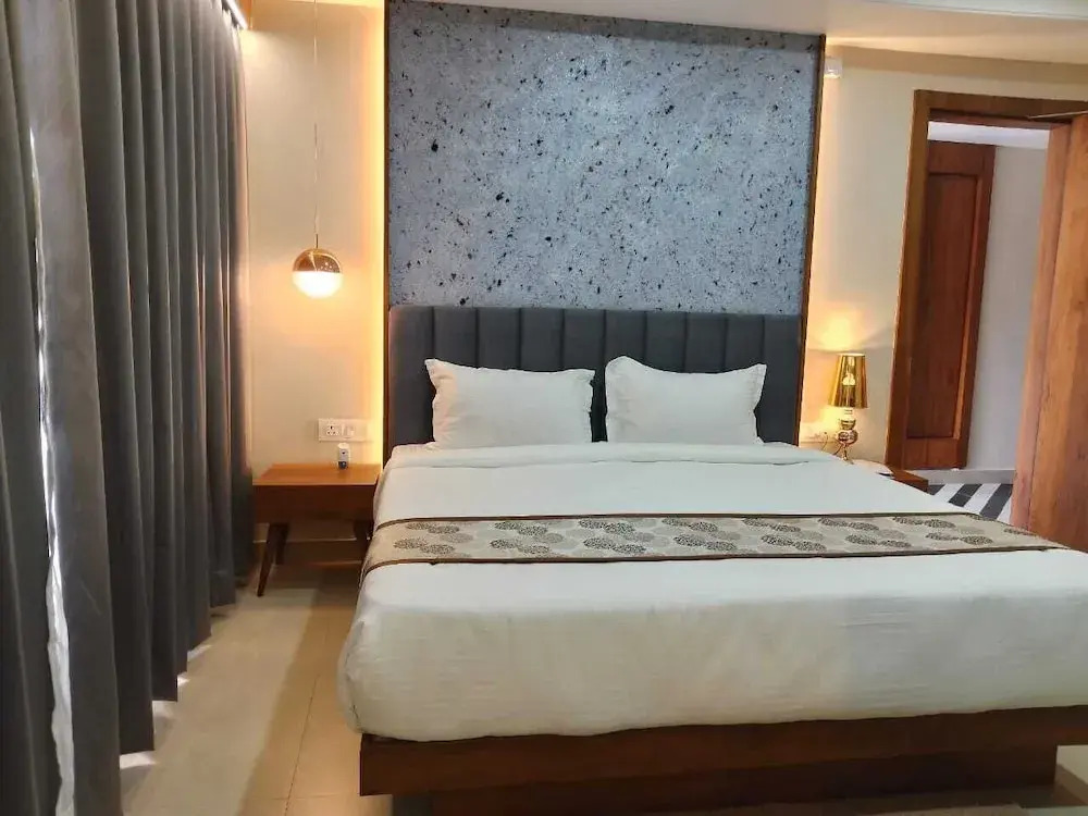 Palette by CheckIn Patel Nagar Bhopal