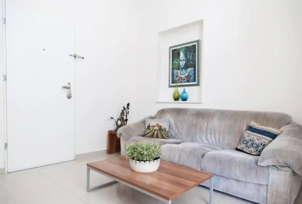 Alonas Apartments