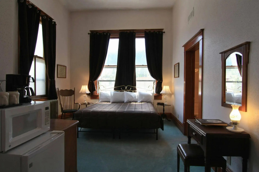 Town Hall Inn