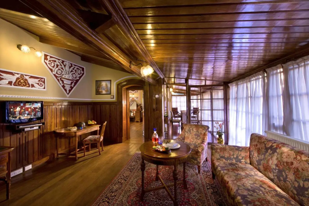 WelcomHeritage Fernhills Royal Palace