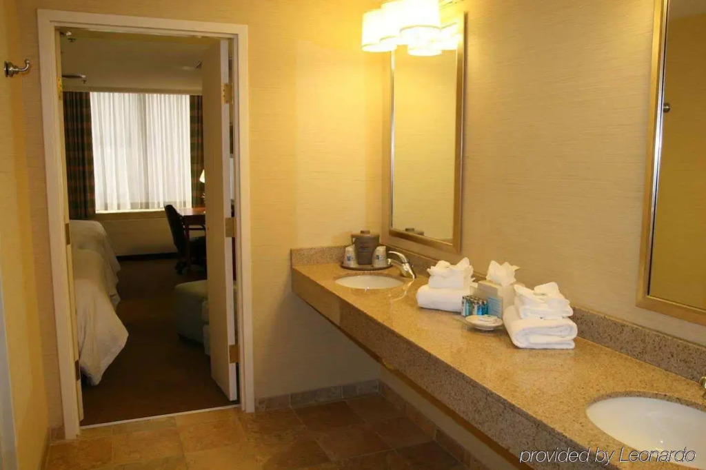 Hampton Inn & Suites Milwaukee Downtown