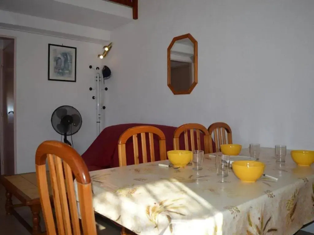 Maison 2 pièces avec mezzanine et terrasse à Saint-Cyprien - FR-1-225D-558