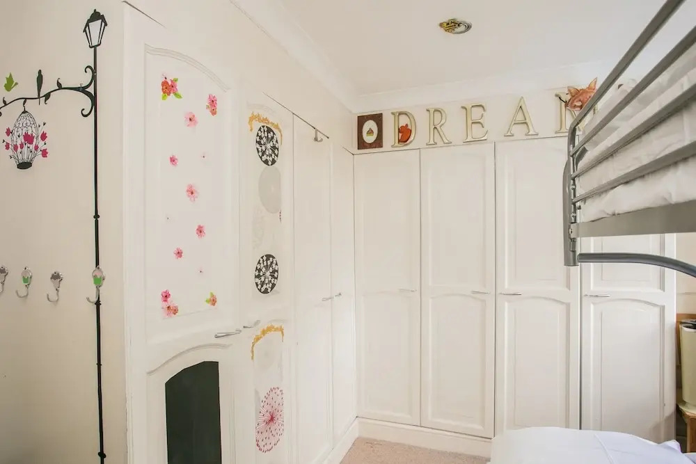 Spacious 3 Bedroom in South East London With Garden