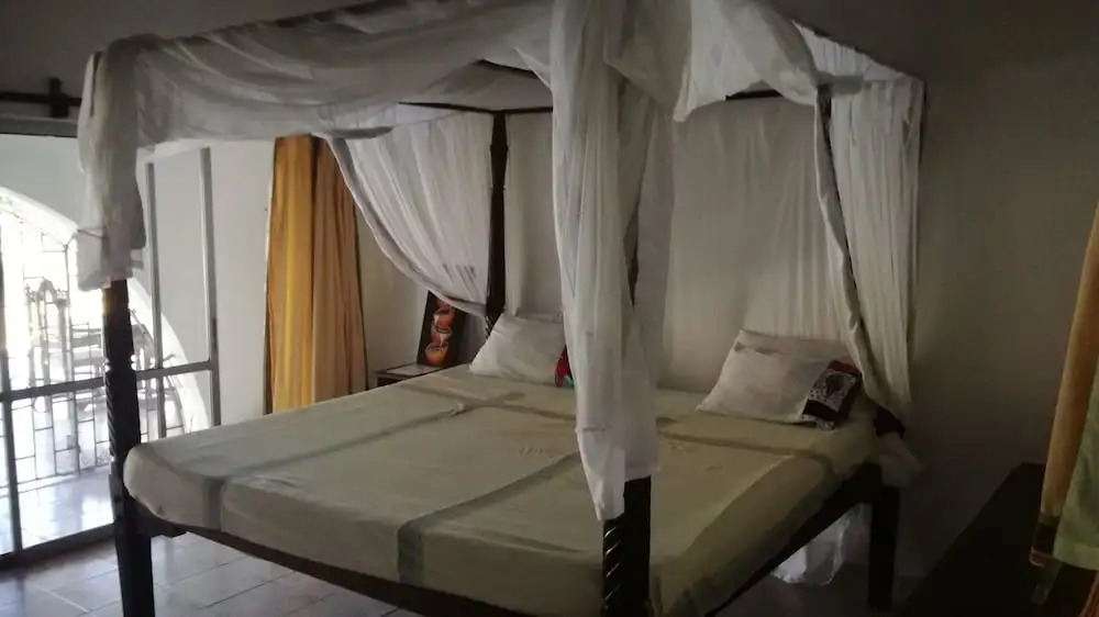 Travellers Paradise Diani - Hostel