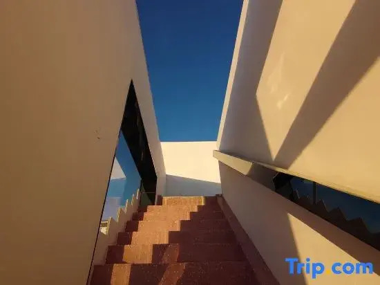 Sanjerdoe Hotel