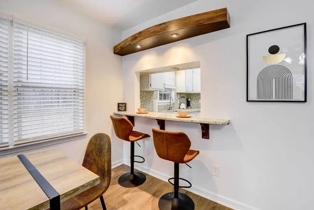 Contemporary Townhome ~ 7 Mi to Dtwn Raleigh