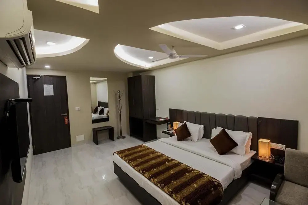 OYO Rooms High Court SG Highway