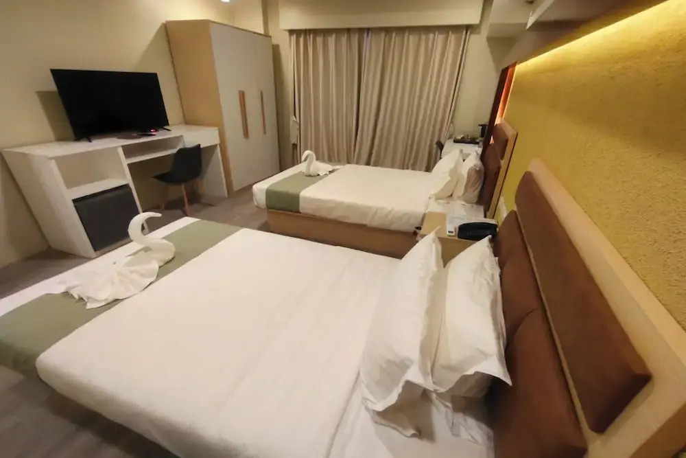 Famous Maple Hotel