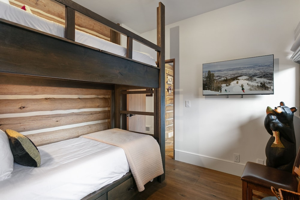 Pine Inn 9 - Two Bedroom with Spa Trail's End Lodge 2 Condo