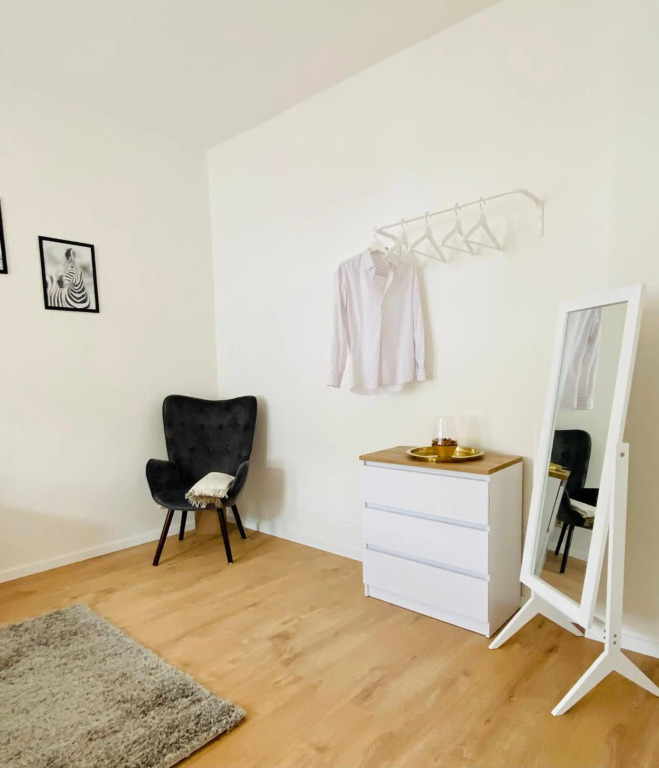Stilvolles Apartment in zentraler Lage - Netflix, Queensize-Bett, Altbaustil, Küche und ÖPNV-Anbindung