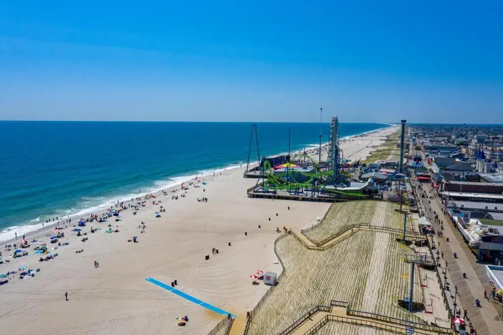 Aire Apartments 1 & 3 Bedroom Jersey Shore Premium Beach House