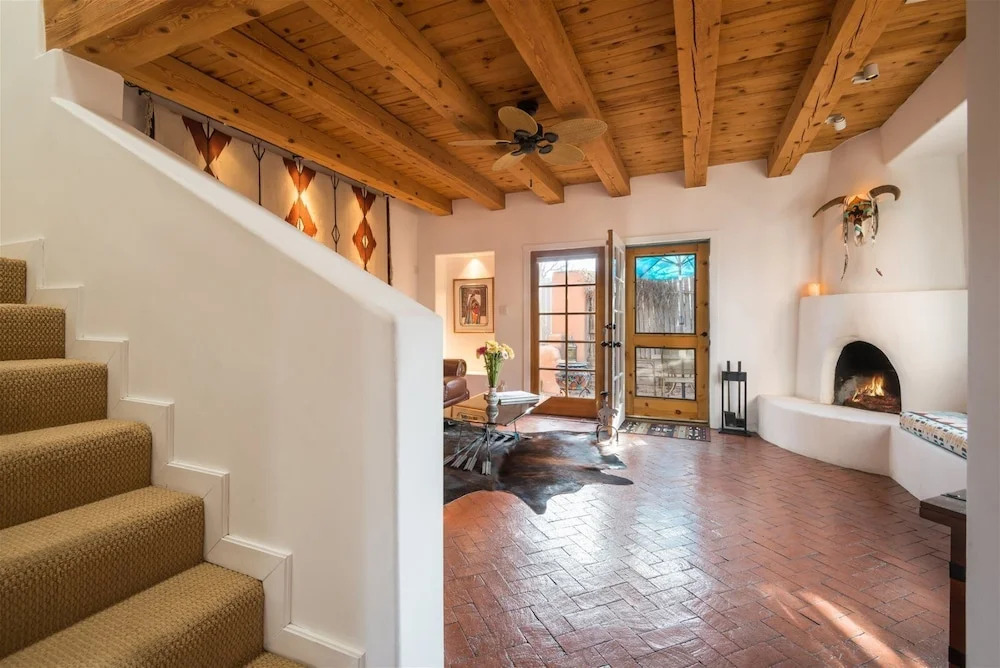 Serenidad - Delightful Vacation Home, Walk to The Plaza and Canyon Rd