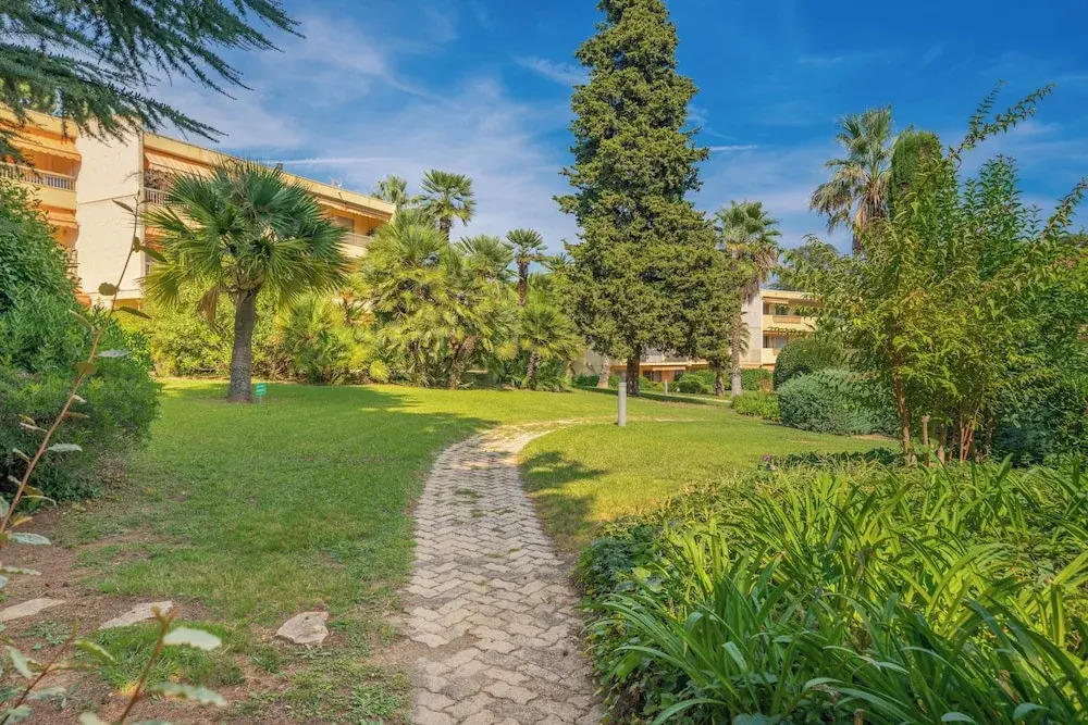 Les 15 Pins & La Mer -  Riviera Escape Apartments with Pool & Garden