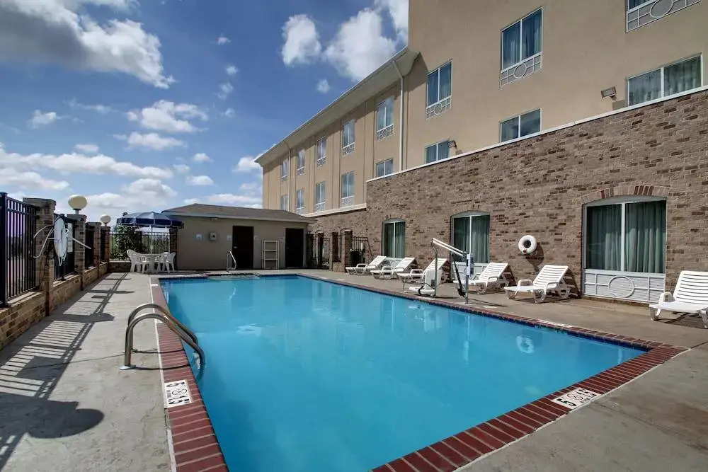 Holiday Inn Express Winona North