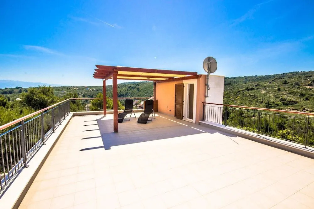 Villa Melograno by Domus Mirus - Rooftop Cinema, Pool, 6-Minute Walk to Beach