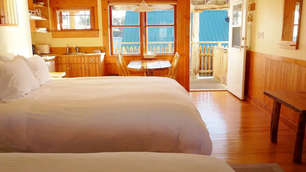 Seine Boat Inn