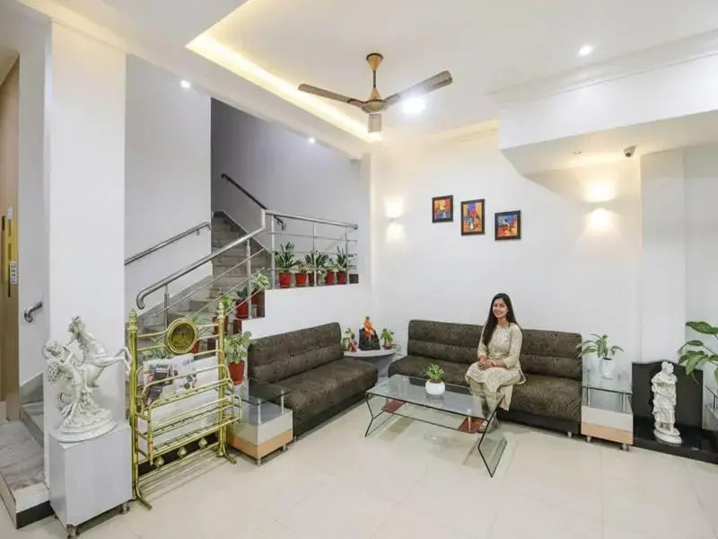 FabHotel Silver Inn I - Near Prabhat Chauraha