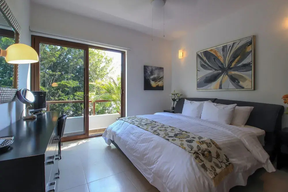 Modern & Cozy Penthouse by Olahola