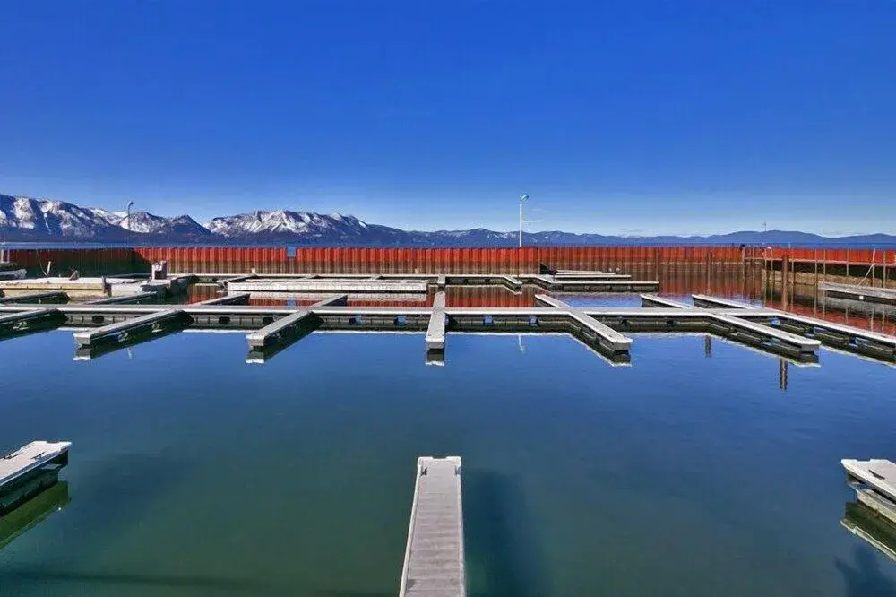 Lakefront Home, Private Hot Tub,marina..