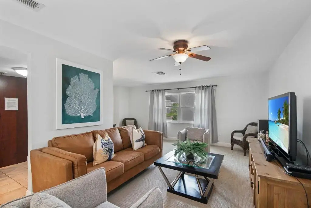 Short Walk to Maple Beach Access I 3/2 w/ Heated Pool