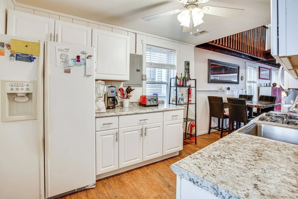 Wildwood Retreat w/ 2 Balconies: 5 Blocks to Beach