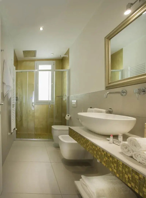 White Suite & Apartments