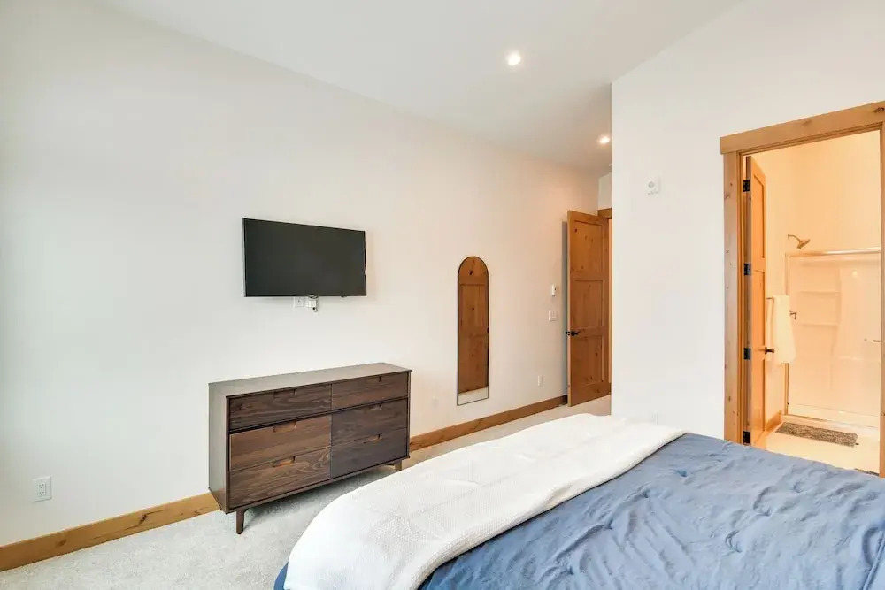 Winter Park Retreat: Balcony, Hot Tub & Fireplace!