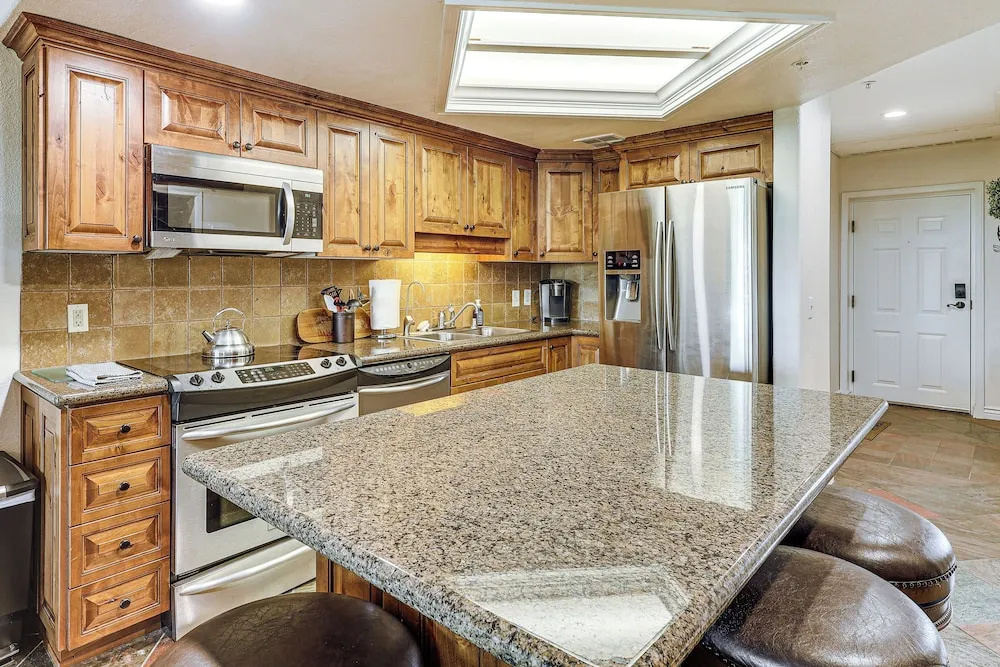 Golf, Boat, Swim! Walkable Lake Havasu Getaway